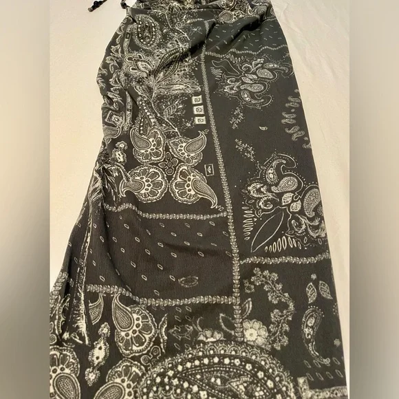 H&M Black and Gray bandana One-Shoulder Maxi Dress Cowboy Carter - Picture 5 of 7